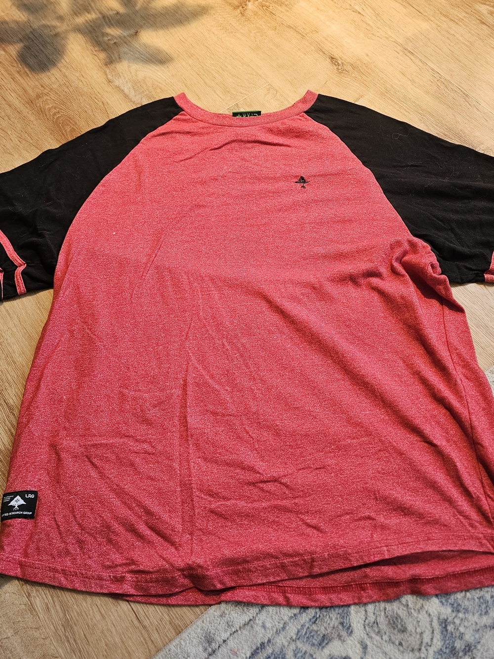 Lrg Men's Heather Red Raglan Short Sleeve Shirt with Black Sleeves